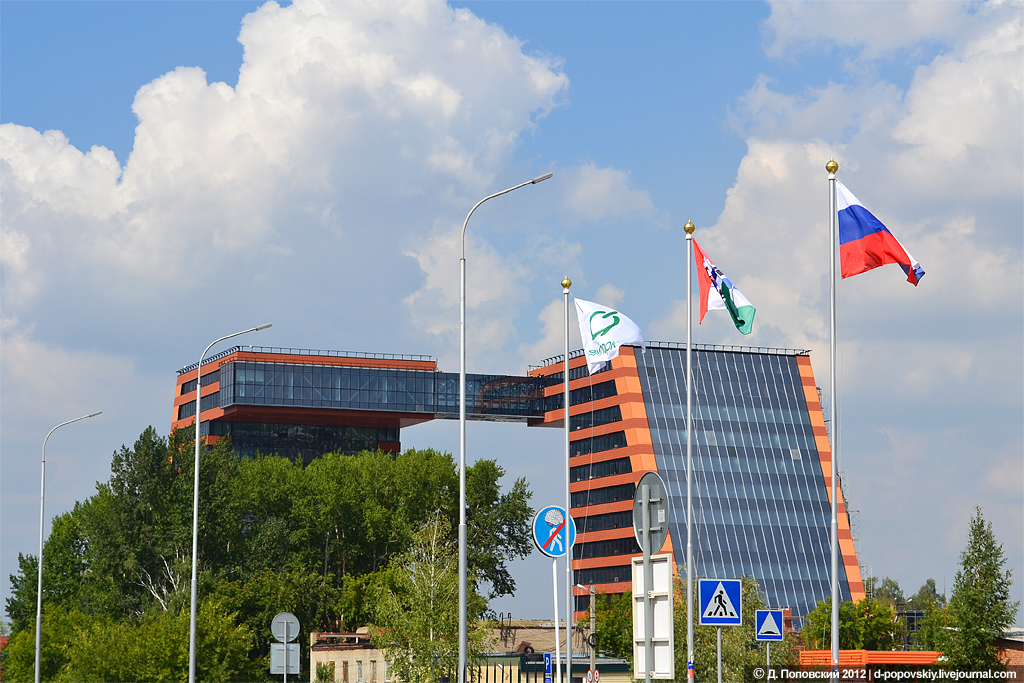 Технология новосибирск. Въезд в Академгородок Новосибирск. Стелла города в Академгородке Новосибирска. Академгородок в 2012 году. Баннер Академгородка.